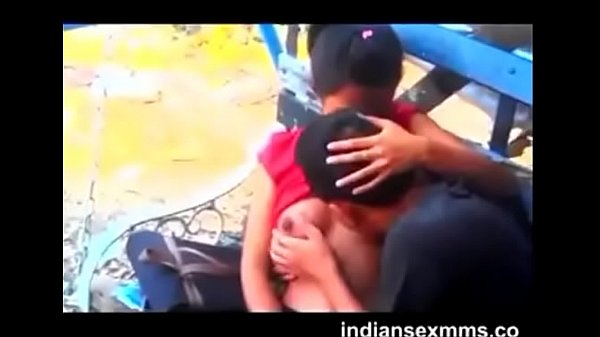 Desi Bidadari Menggoda Dengan Payudara Yang Menggairahkan Untuk Dicium