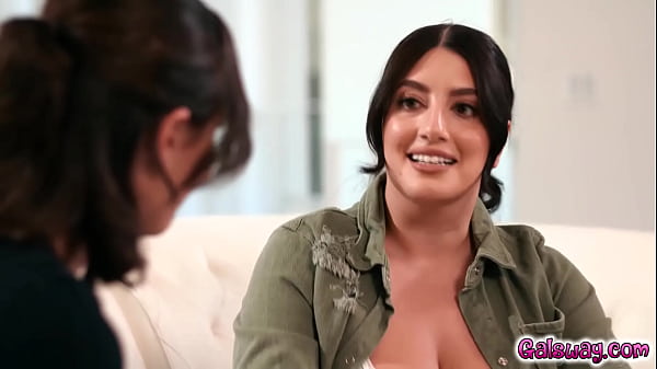 Sarah Arabik Nekat Bayar Kunjungan Ke Mantan Komandannya, Casey Calvert, Sambil Mengakui Hasrat Terpendam Yang Membara Di Dalam Dirinya.
