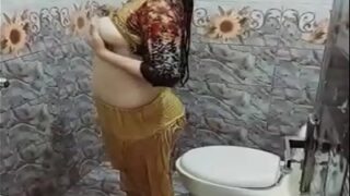 Gadis Gemuk Pakistan Mengocok Memek Di Kamar Mandi