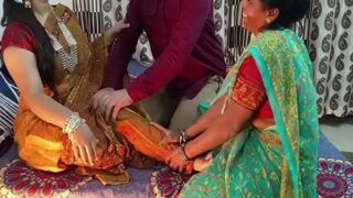 Ibu Dan Anaknya Digilir Habis-habisan Sama Majikan Cewek Dalam Threesome Desi