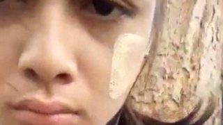 Pacar Asyik Berbulu Lebat, Aksi Mesra Di Alam Terbuka