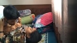 Pria Bertunangan Nikmati Malam Panas Bersama Pacar Polosnya