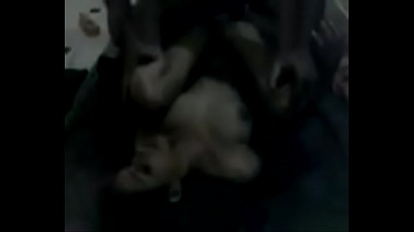 Pasangan India Seksi Bikin Video Panas, Cek Desi-scandals.com Untuk Yang Lebih Seru