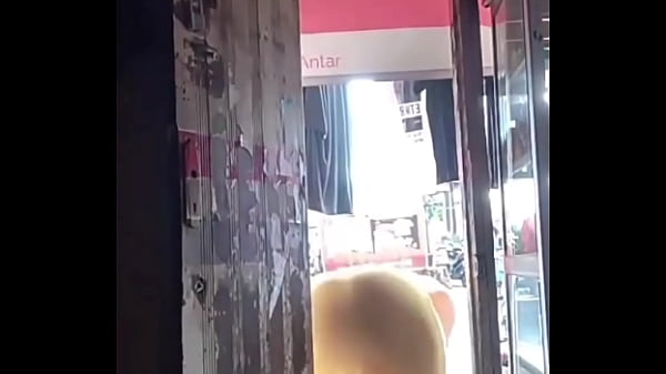 Gak Tahan Lagi Jemur Baju, Malah Digoda Minta Ngentot