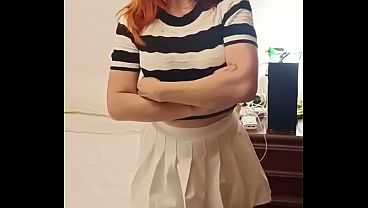 Mami Caliente Le Da Unas Mamadas Deliciosas Al Amigo De Su Hijastro Mientras él Mira