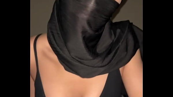 Arab, Muslim, Hijabo — Tete Montok Bikin Ngiler, Liat Aja!