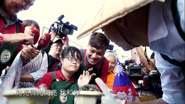 韓國瑜官方頻道點亮微光mv 屌爆了 奶子都硬了
