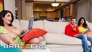 Sarah Arab Menggoda Pacar Temen Kosnya, Ngewe Panas-panasan Diam-diam Di Belakangnya – Brazzers