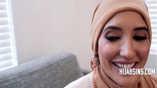 Menembus Batas Budaya Dengan Satu Sentuhan Basah Yang Bikin Ngilu.