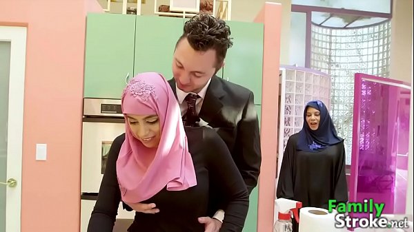 Keluarga Ngentot – Anak Tiri Arab Dapat Kontol Anak Tiri