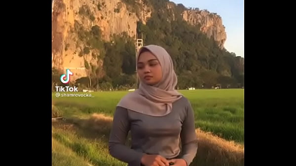 Hijab Goyang Bikin Ngentot