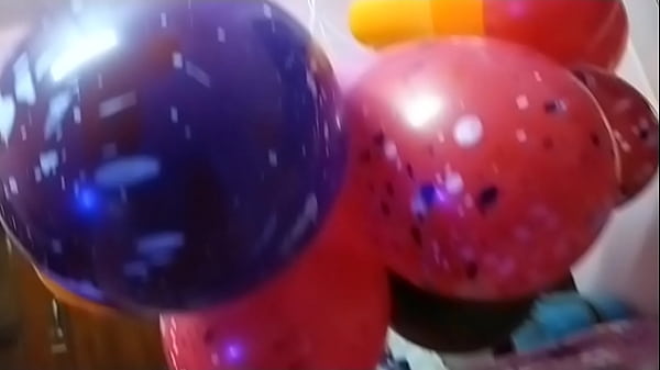 Bocah India Main Balon, Tapi Bikin Makin Tegang Dan Basah.