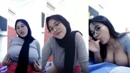 Acha Sih Pake Hijab, Toketnya Gede, Cantik, Pake Kacamata, Bikin Greget.