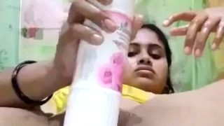 Gadis Desi Colokin Botol Pengharum Ruangan Buat Bikin Crot Sendiri.