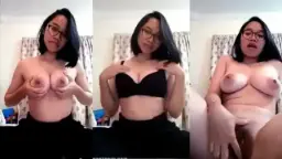 Mahasiswi Baju Toge Ngecolok Memek Sampai Basah