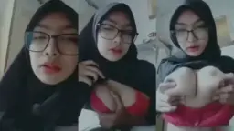 Nadira Pake Hijab Hitam, Bh Merah, Tobrut Banget Bikin Makin Pengen.