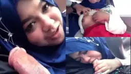 Ngentotin Tante Jilbab Sambil Nge-mobil, Muncrat Kena Kaca