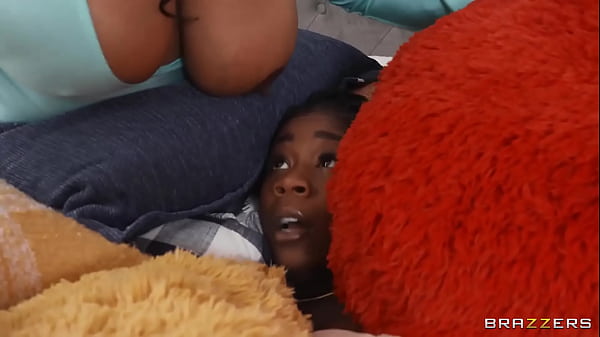 Ngemut Bantal, Pelacur Nakal Mau Digilir Dua Kontol / Brazzers / Download Full Dari Https://zzfull.com/haz