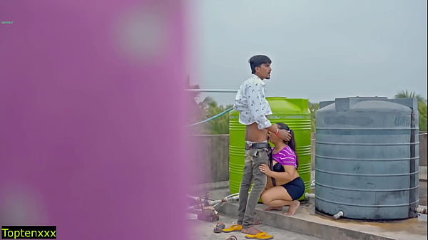 Ngentot Di Atap Rumah, Panas Banget! Jangan Keluarin Di Dalem, Sayang.