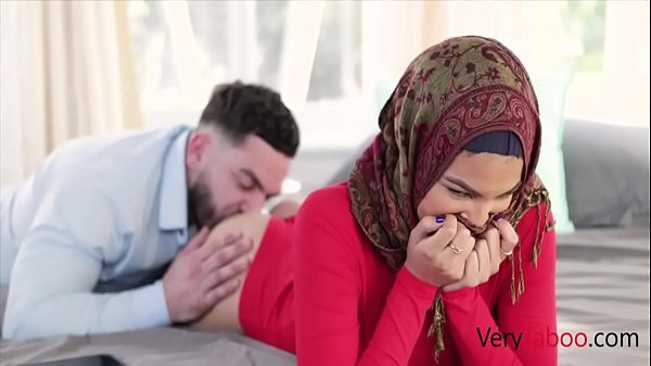 Stepsister Maya Farrell, Pakai Hijab, Tetep Digaruk Sampe Meraung-raung