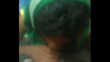 Desi Auntie Jadi Pengemis Di Kereta Lokal, Crot Di Celana