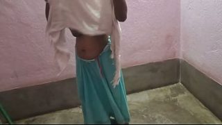 Desi Cewek Super Seksi Baru, Jilat Batang Gede Sampe Basah Kuyup