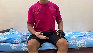 Ibu Tiri Ngerawat Anak Tiri Yang Luka, Malah Godain Dia. Ujung-ujungnya Nyepong Kontolnya, Sebelum Digenjot Keras.