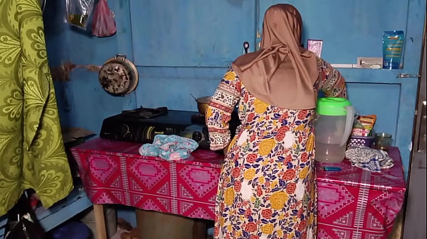 Ngentotin Istri Temen Pas Lagi Masak, Enak Banget Rasanya.