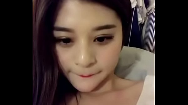 Cewek China Colong Colong Ngintip Kamera, Bikin Makin Pengen.