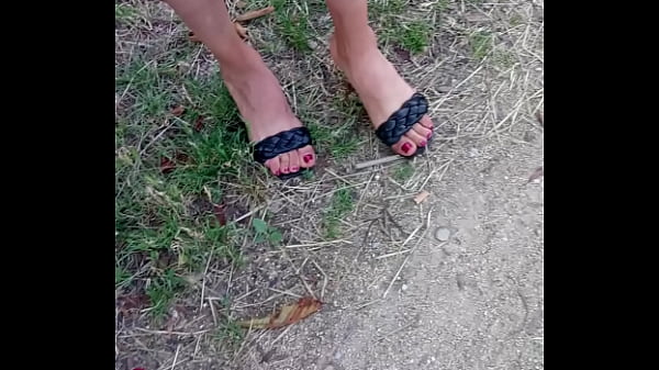 Ibu-ibu Arab Pelacur Dengan Jari Kaki Seksi Dan Hak Tinggi Yang Bikin Ngiler