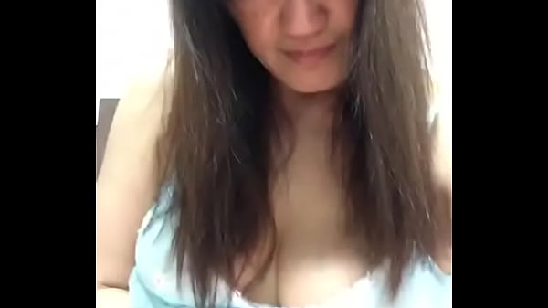 Cewek Asia Murahan Christy Colokin Memek Becek.