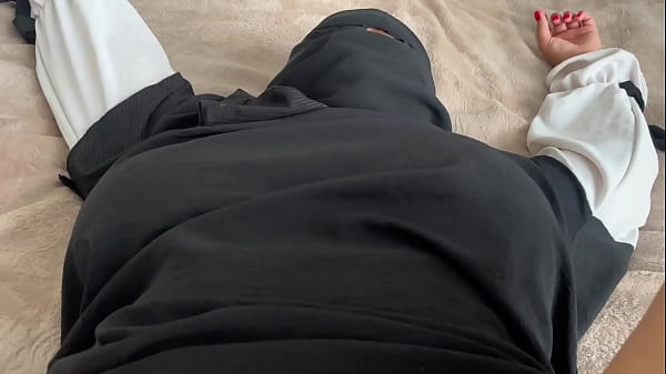 Pembantu Arab Bikin Kliennya Tegang Lihat Memek Sempit Dan Toket Gede.