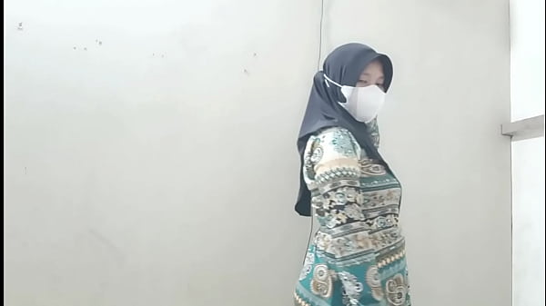 Ngentotin Istri Tetangga Pas Suaminya Cabut Kerja, Enak Banget.