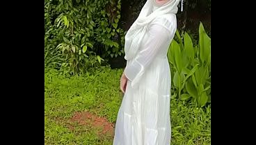 Ngemong Pantat Hijabku Di Luar Rumah Bikin Makin Liar.
