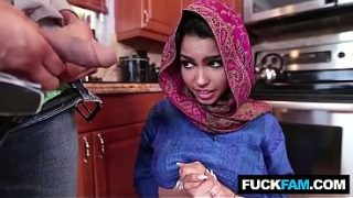 Hijab Panas Kena Tradisi Amerika, Ada Sanchez Nungging Di Jb Rodeo