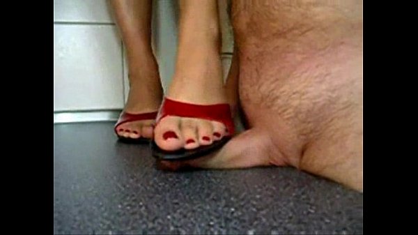Bhabhi India Seksi Injak-injak Kontol Devar Sampai Muncrat.