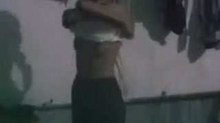Video Pembantu Desi Mandi, Kamera Tersembunyi, Bikin Panas