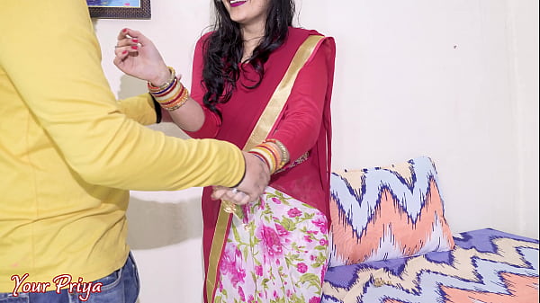 Desi Bhabhi Habis Blowjob Dalem, Kontolnya Ditusuk Paksa Dari Belakang. Video Bokep Hindi.