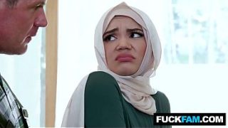Ngentot Pertama Si Hijab Manis Bareng Tukang Ledeng Gagah, Jason Sarcinelli