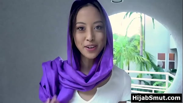 Gadis Muslimah Lagi Horny, Nggak Bisa Berhenti Mikirin Ngentot.