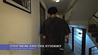 Ibu Tiri Lagi Ngajarin Murid Yang Lagi Panas, Bikin Basah Semua.