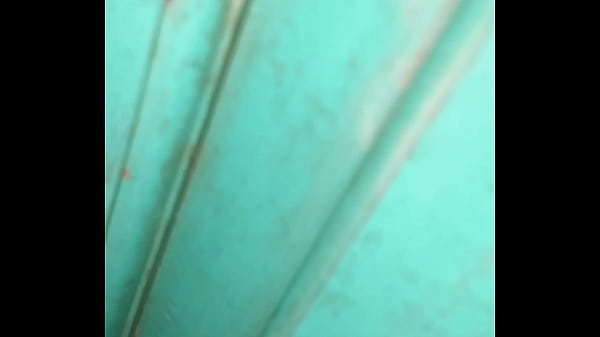 Ngintip Istri Tetangga Kost Yang Sengaja Buka Pintu Kamar Pas Suaminya Kerja, Malah Diajak Mainin Kontol.