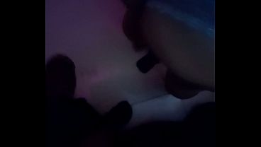 Ibu Muda 31 Tahun, Mabuk Berat, Temennya Juga Nggak Sadar, Ujungnya Crot Bareng Di Kasur.