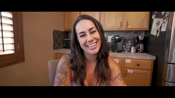Pijatan Mesra Dari Istri Seksi Kakak Tiriku Yang Bikin Nggak Tahan