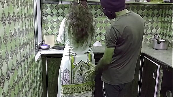 Bini Orang Lagi Sibuk Masak Di Dapur, Langsung Digebrak Dari Belakang, Suara Desahan Xxx Hindi, Nikmat Banget.