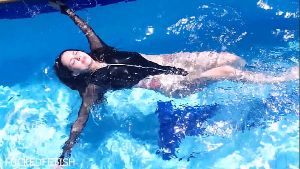 Bikini Jessica Bunny Basah Kuyup Di Dalam Air, Siap Digoyang