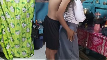 Ngentot Adik Ipar Di Dapur, Pas Lagi Siap-siap Berangkat Sekolah, Makin Panas Rasanya