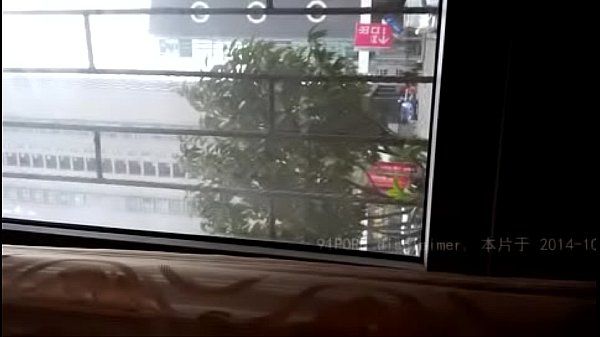 中国浩哥在饭桌上干炮友和闺蜜