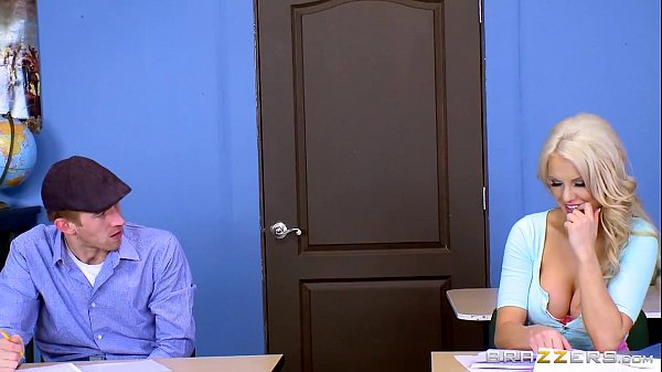 Brazzers – Kenzie Taylor – Si Toket Gede Di Sekolah Bikin Ngaceng