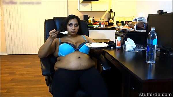 Desi Rose Ngacengin Mulut, Ngiler Liat Pie Basah!